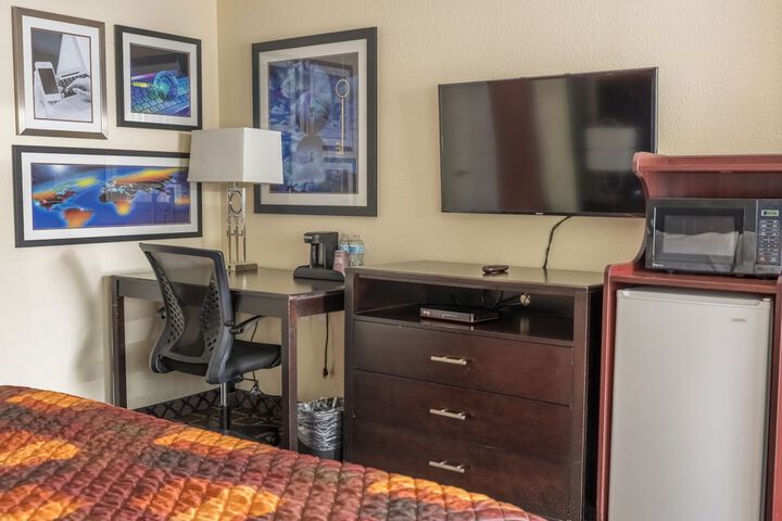 Room 33 of 60