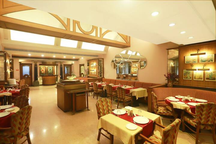 Dining 34 of 66