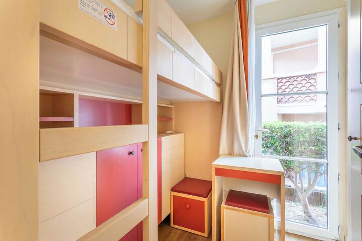 Room 10 of 124