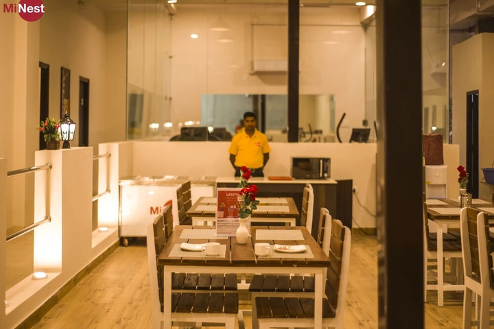 Dining 17 of 25