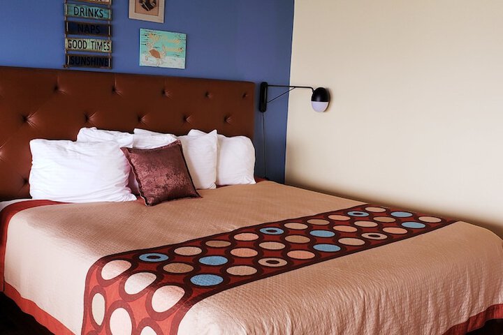 Deluxe King Bed Ocean View (3 of 6)