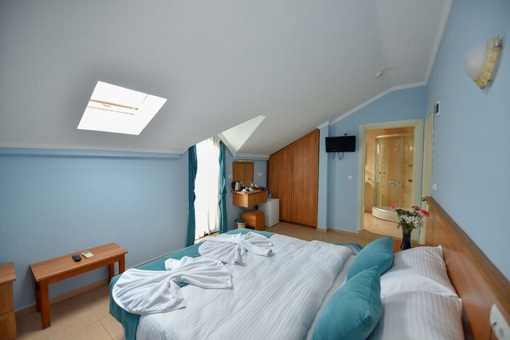 Room 5 of 75