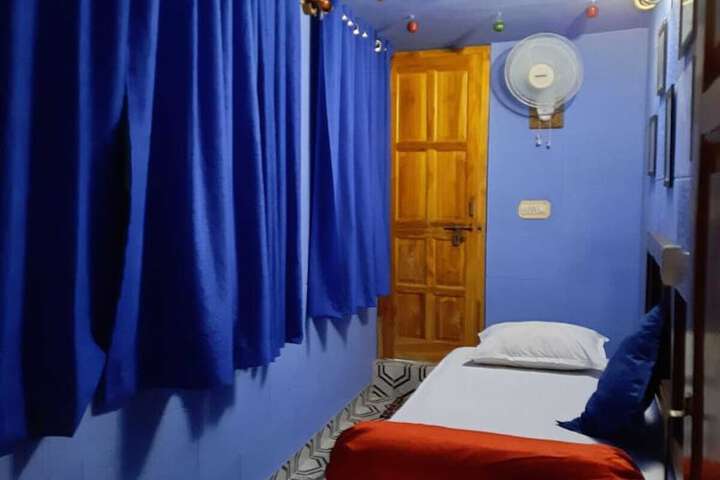 Room 3 of 73
