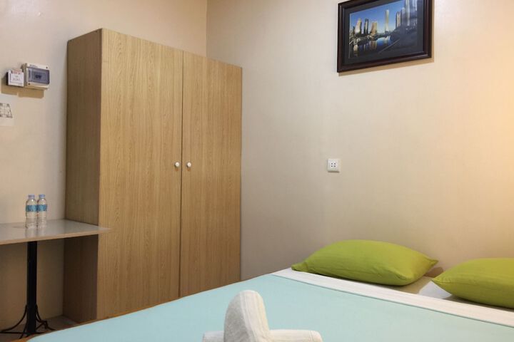 Room 9 of 34