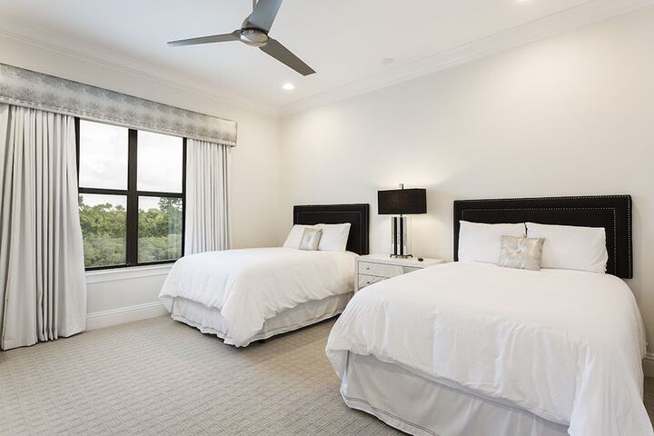 Room 3 of 48