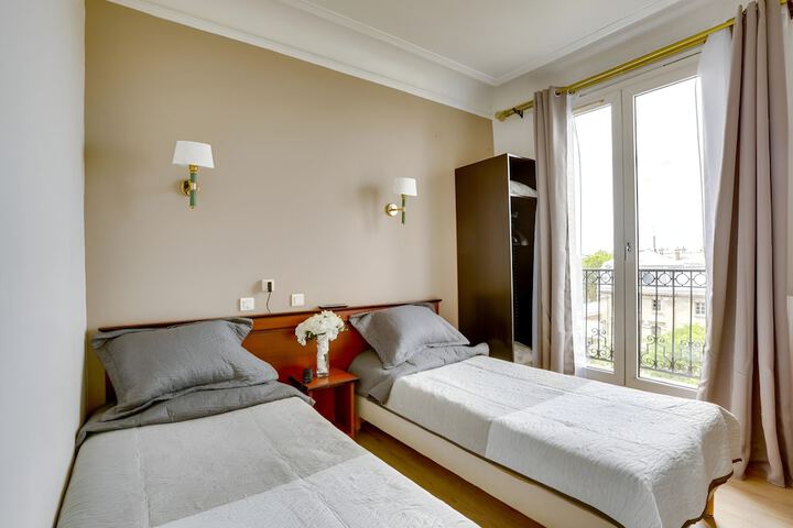 Room 9 of 25