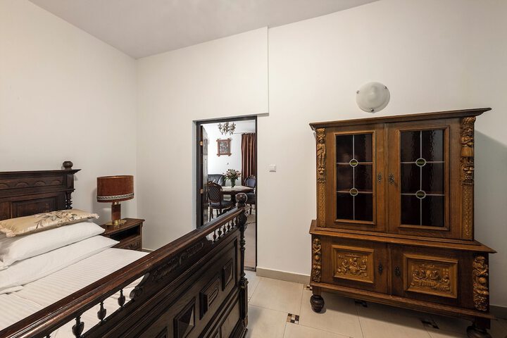 Room 15 of 52