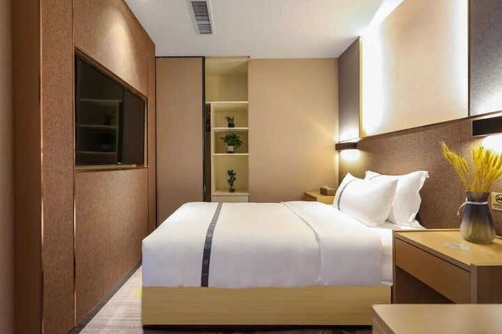 Room 12 of 52