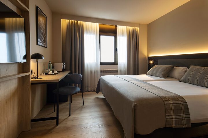 Room 9 of 38