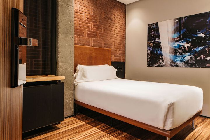 Room 25 of 61