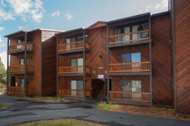Exterior of Donner Vista at Donner Lake Village Resort by Tahoe Mountain