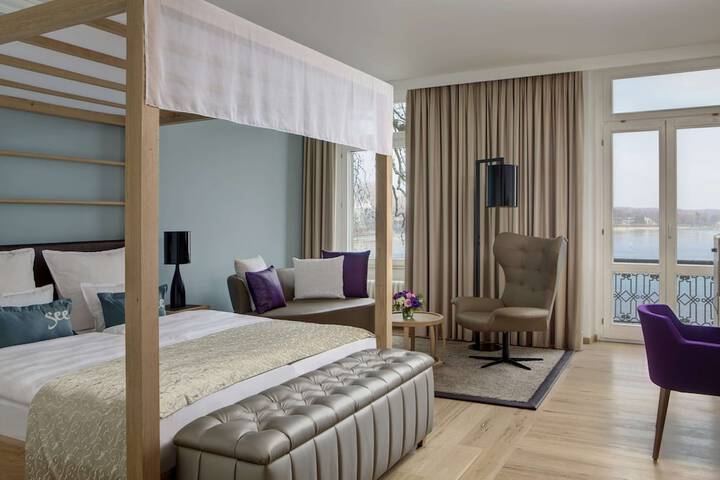 Room 5 of 76