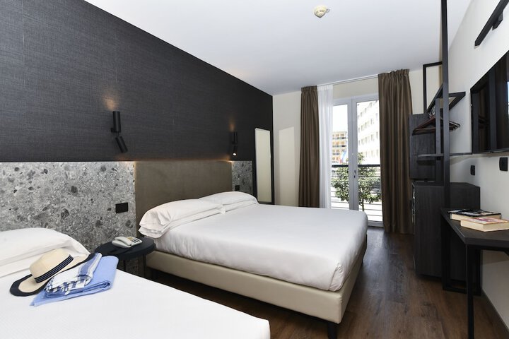 Room 36 of 102