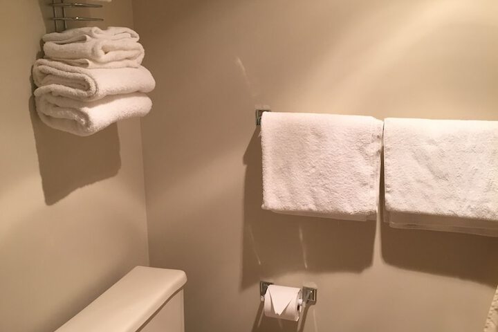 Room 9 of 80