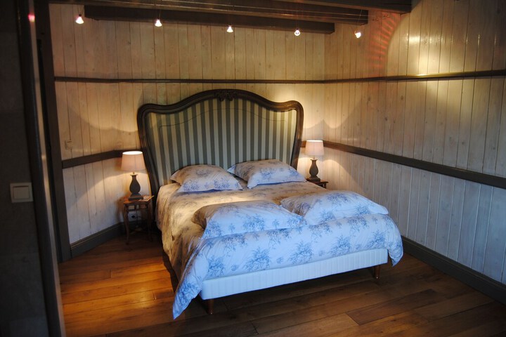 Room 3 of 127