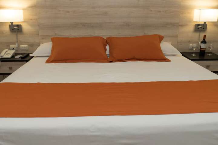 Room 4 of 34