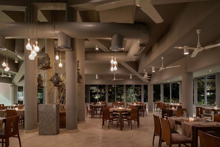 Dining 106 of 156