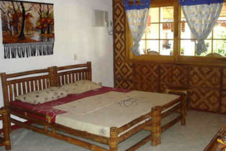 Room 7 of 12