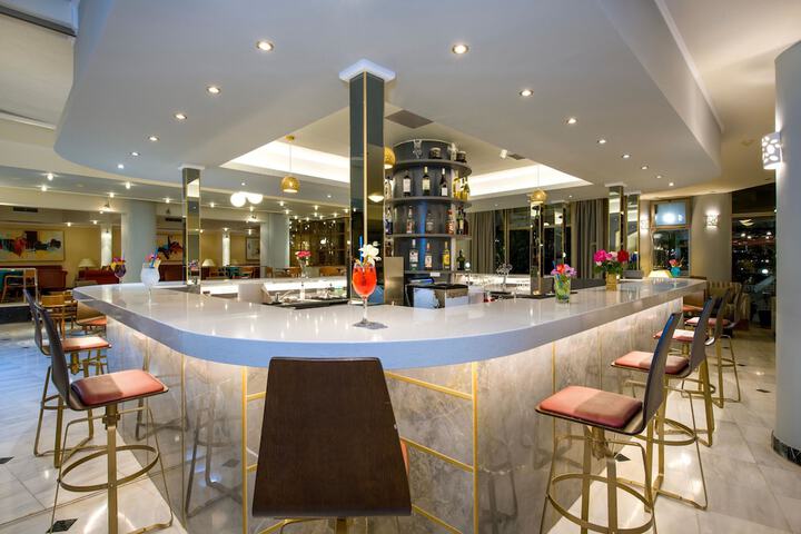 Lounge 142 of 234