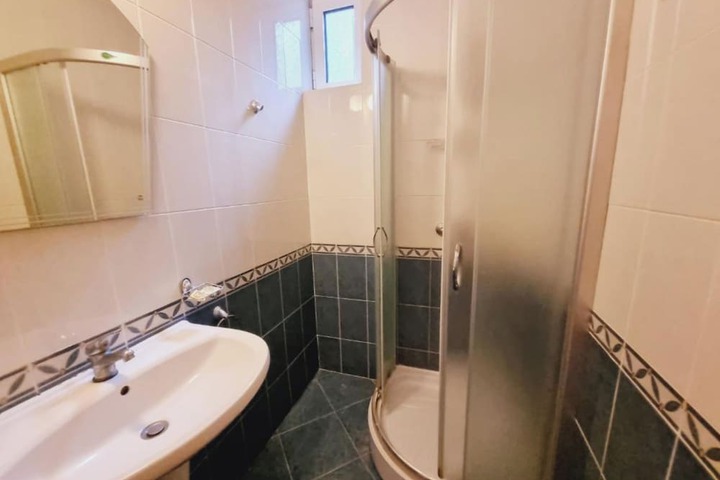 Room 13 of 22