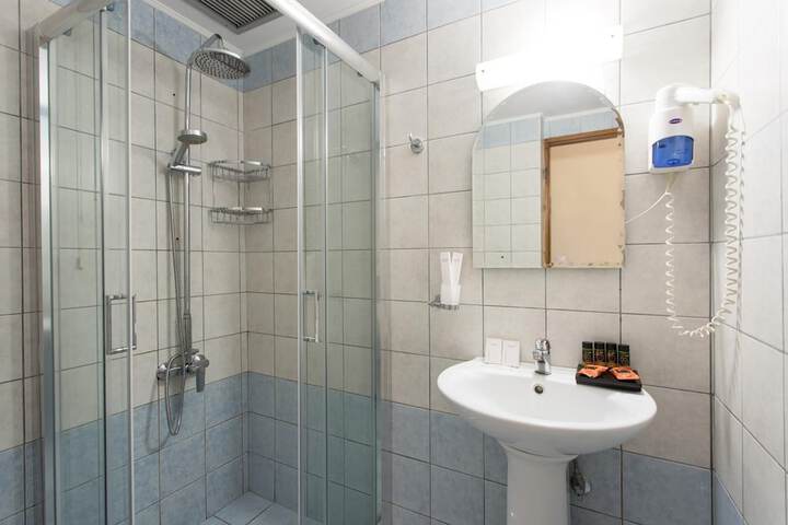 Room 9 of 23