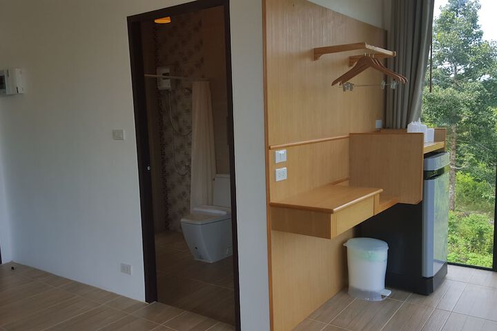 Room 6 of 44