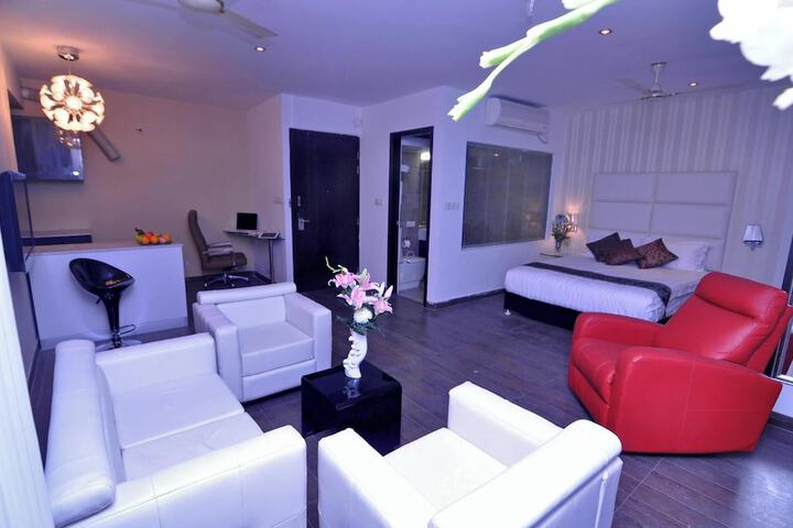 Room 3 of 49