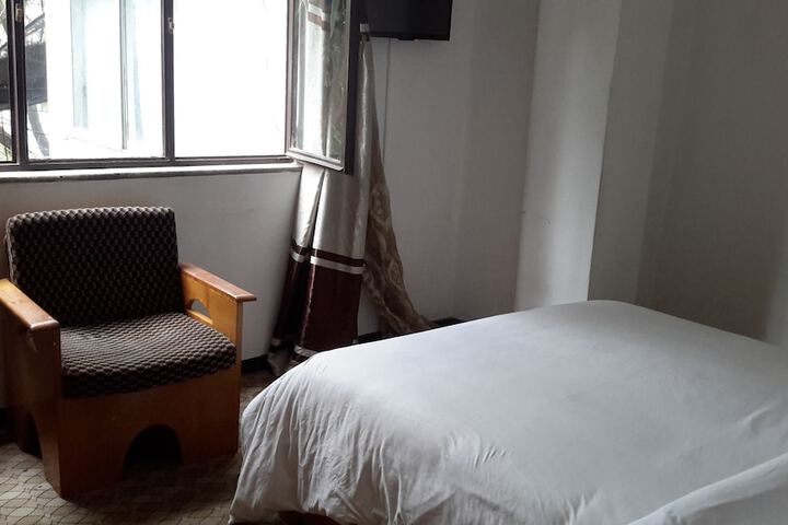 Room 9 of 24