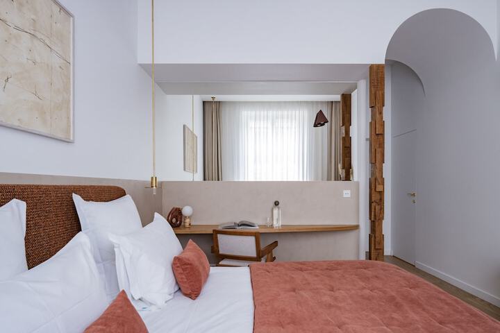 Room 12 of 114