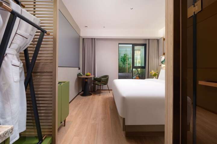Room 1 of 8