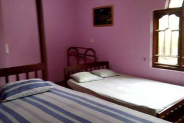Room 10 of 14
