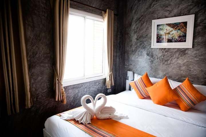 Room 8 of 33