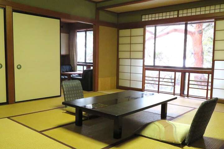 Room 9 of 143