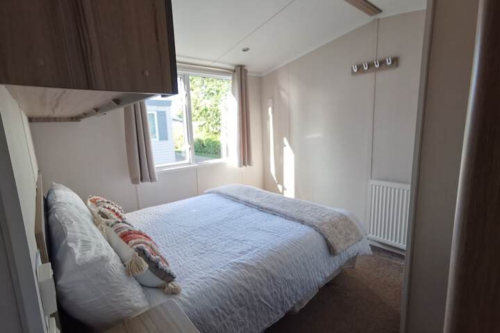 Room 2 of 38