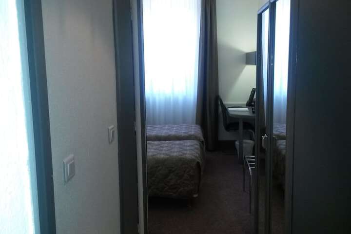 Room 26 of 87