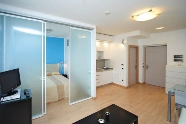 Room 32 of 64