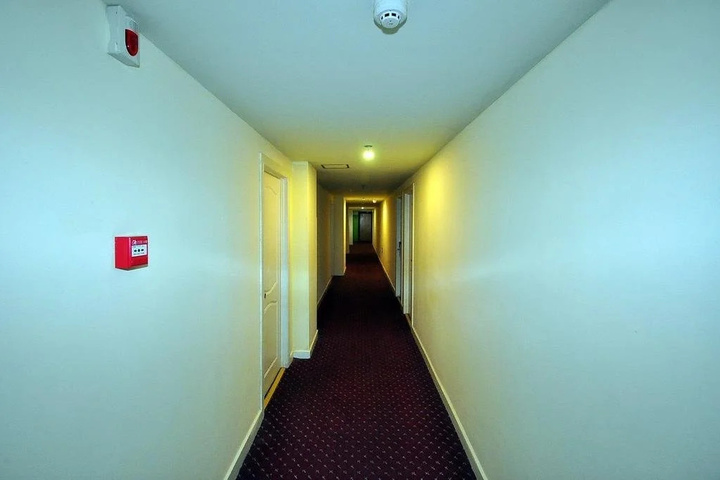 Room 9 of 11