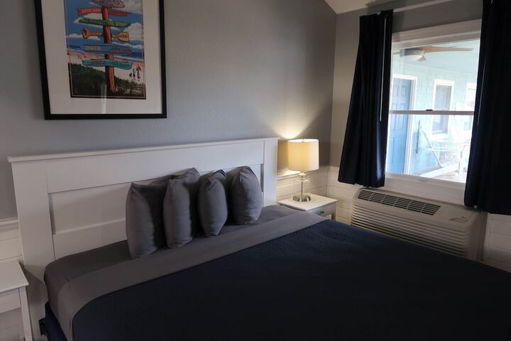 Room 22 of 65