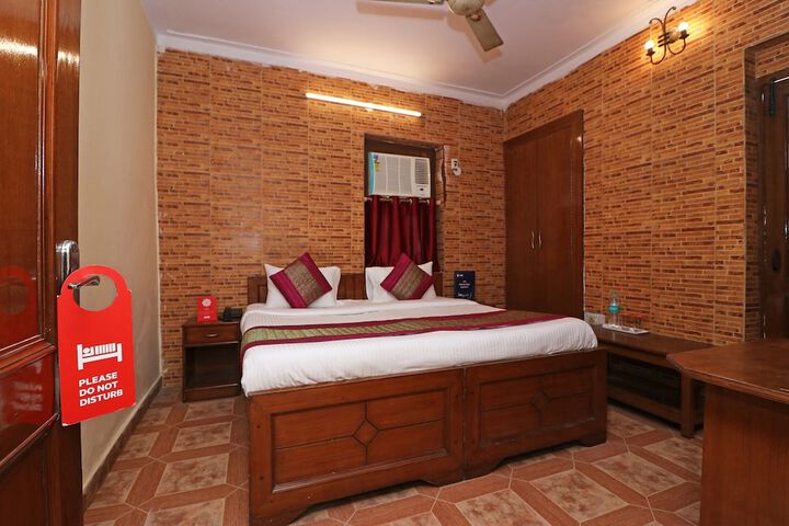 Room 21 of 34