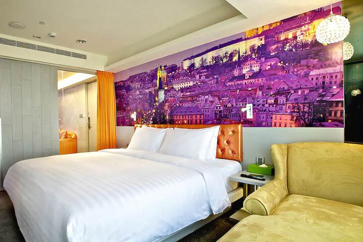 Room 27 of 42