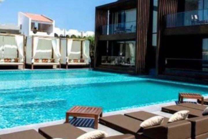 Encoreist Hotel & Lounge