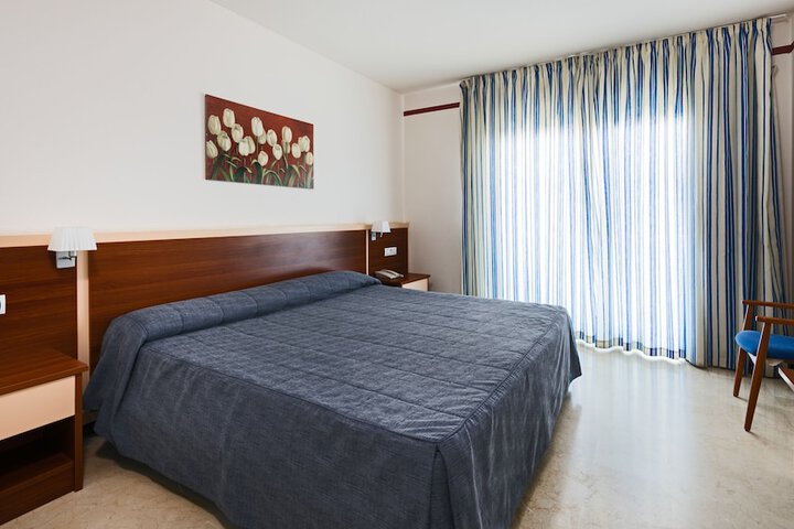 Room 4 of 55