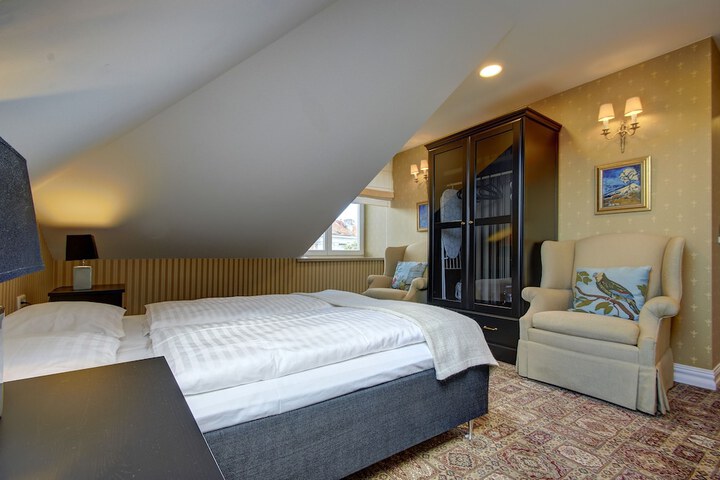 Room 6 of 30