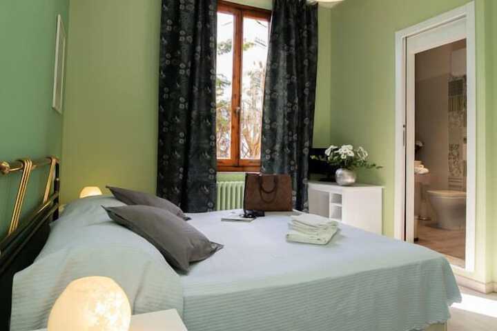 Room 4 of 23