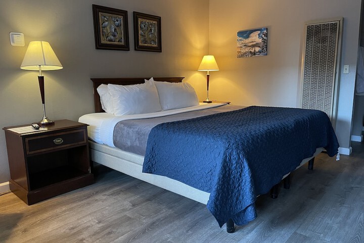 Room 6 of 68
