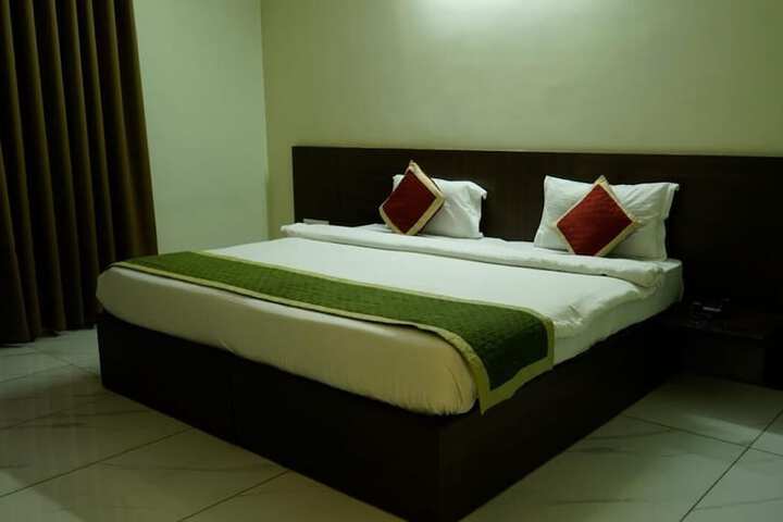 Room 25 of 47