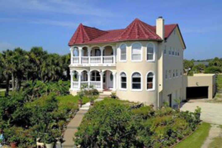 Castle by the Sea 7 Bedroom, Ocean View, Putting Green, Tiki Bar, Sleep 17