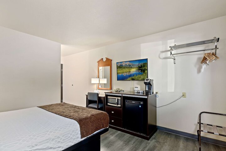 Room 6 of 34