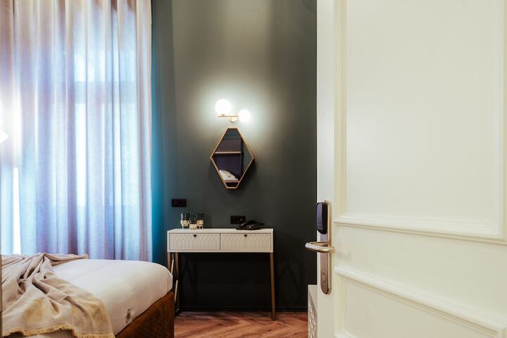 Room 4 of 89