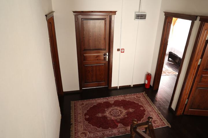 Room 11 of 25
